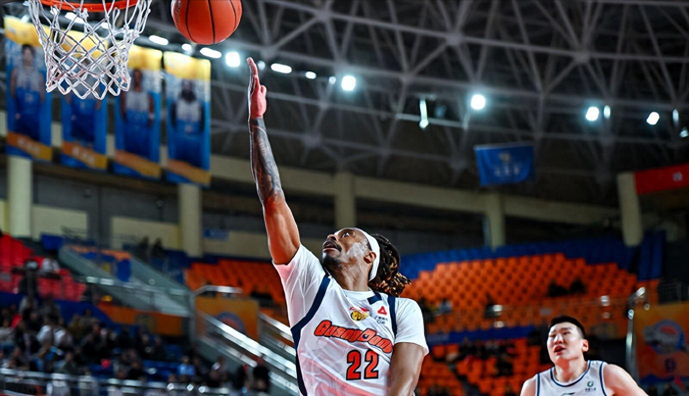 开云体育app-赔了夫人又折兵！广东宏远若裁掉麦考尔，要支付其全部薪水